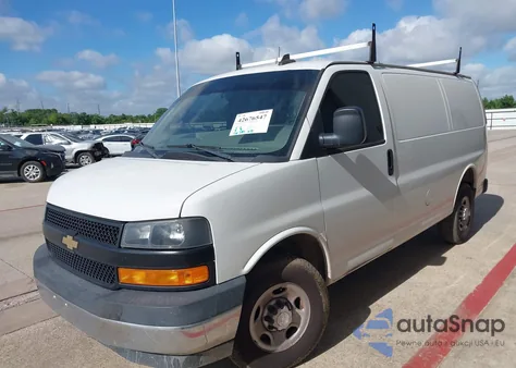 2019 Chevrolet Express 2500 Work Van z USA, uszkodzony, nr VIN 1GCWGAFP3K1280381